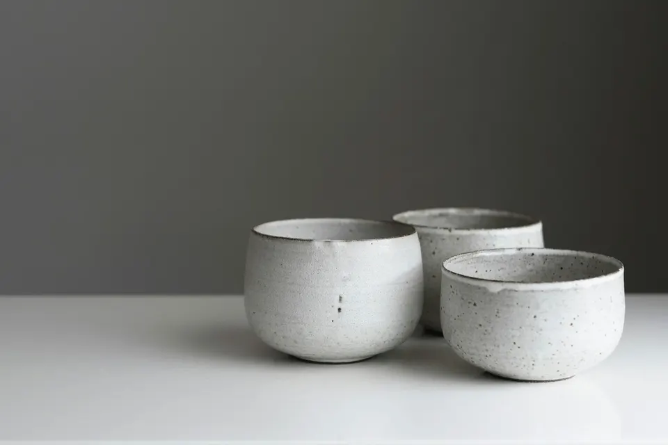 白色陶瓷器皿